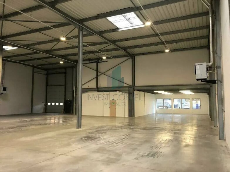 Industrial in Le Blanc-Mesnil for lease - Building Photo - Image 3 of 107