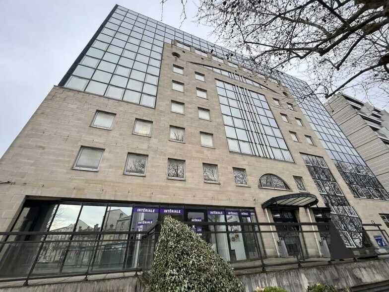 Office in Bordeaux for lease - Building Photo - Image 1 of 19