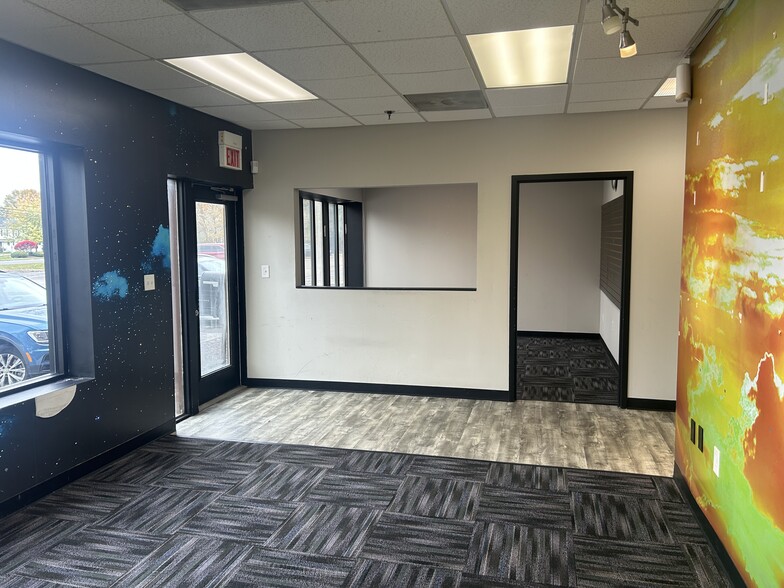 6629 Engle Rd, Middleburg Heights, OH for lease - Interior Photo - Image 2 of 11