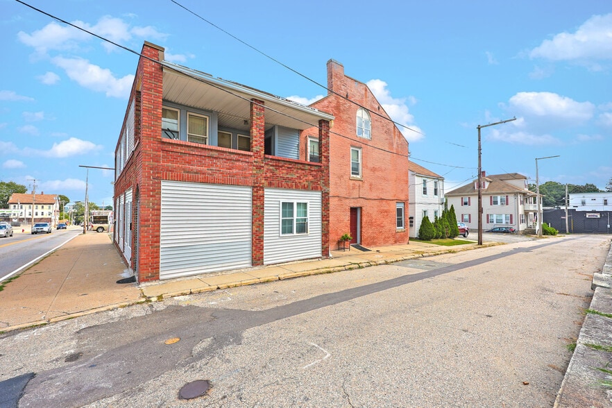 292 S Main St, Woonsocket, RI for sale - Building Photo - Image 3 of 9