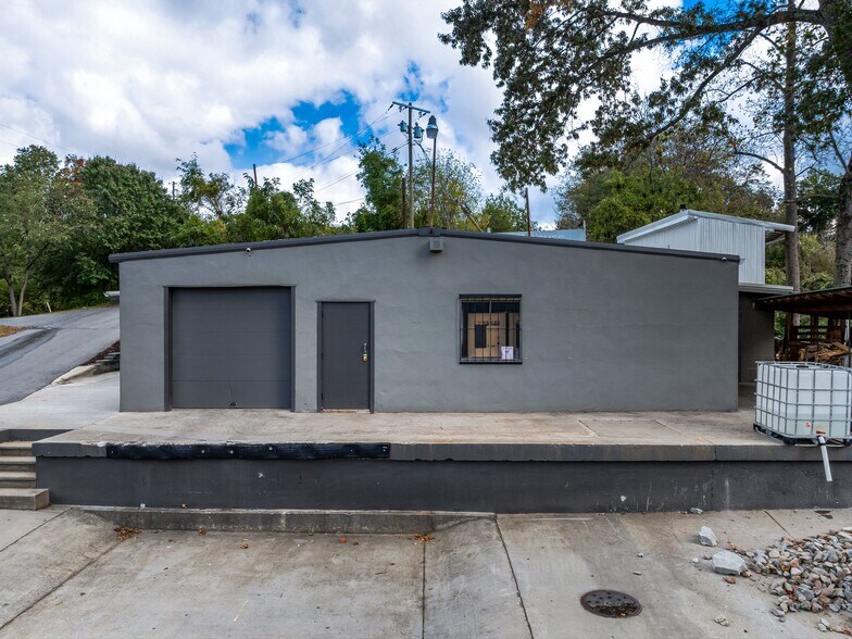 24 Old County Home Rd, Asheville, NC à vendre - Photo du bâtiment - Image 2 de 38