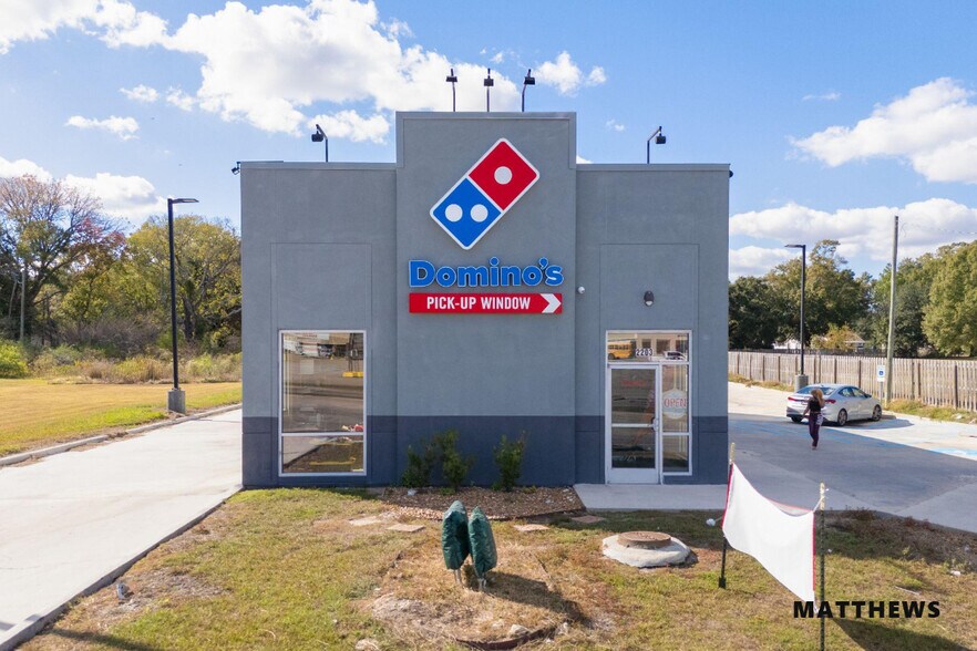 2203 N Parkerson Ave, Crowley, LA à vendre - Photo du bâtiment - Image 2 de 3