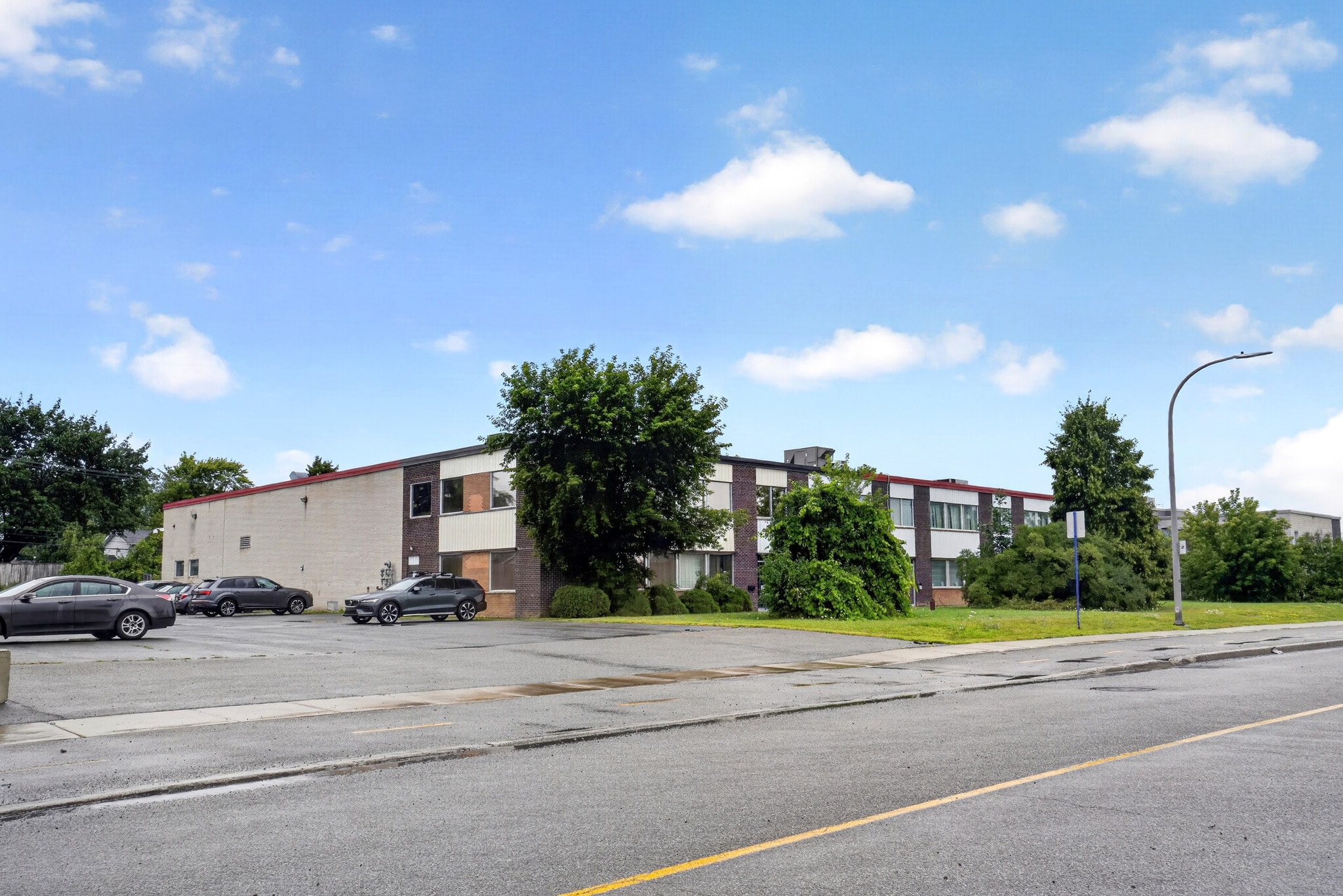 121-123 Av Labrosse, Pointe-claire, QC for lease Building Photo- Image 1 of 6