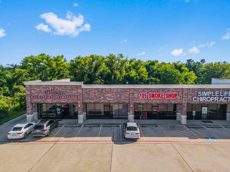 18441 Highway 105 W, Montgomery, TX à louer - Photo du bâtiment - Image 2 de 10