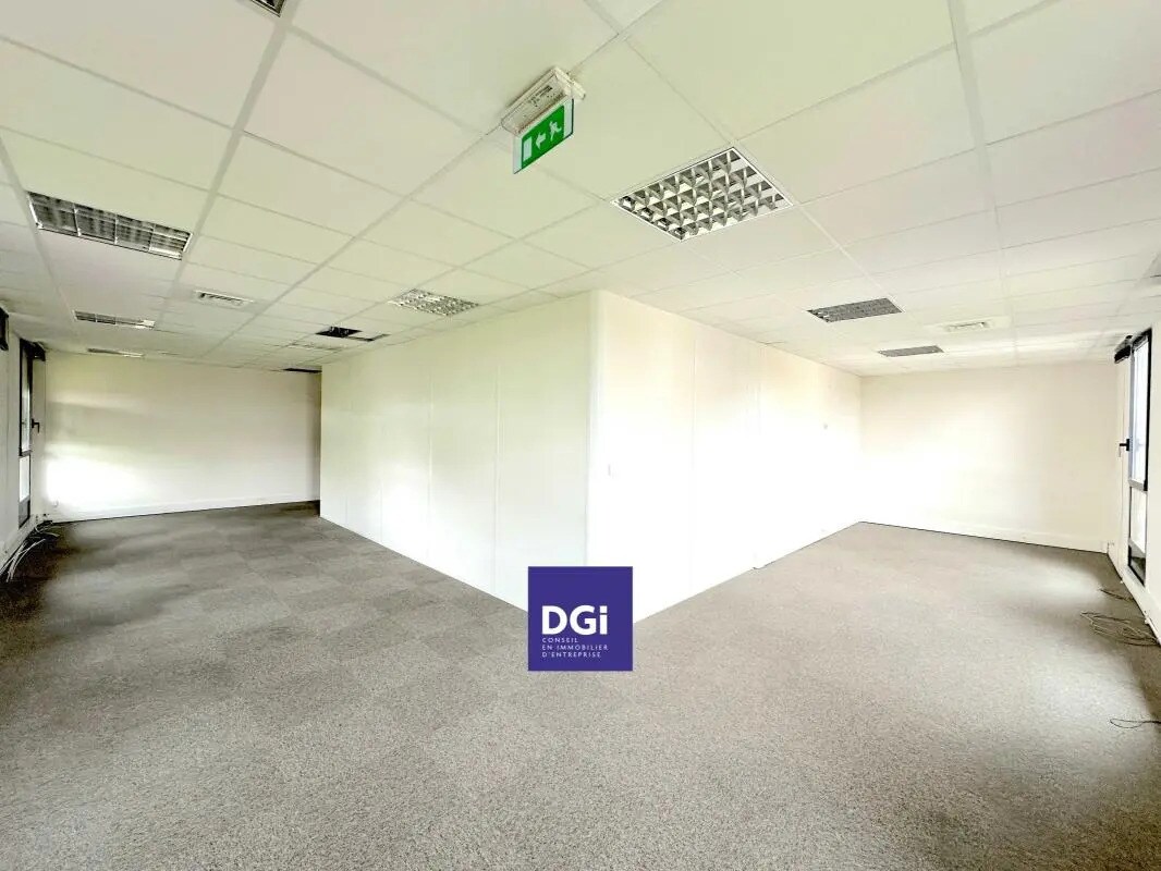 Office in Nîmes for lease Interior Photo- Image 1 of 5