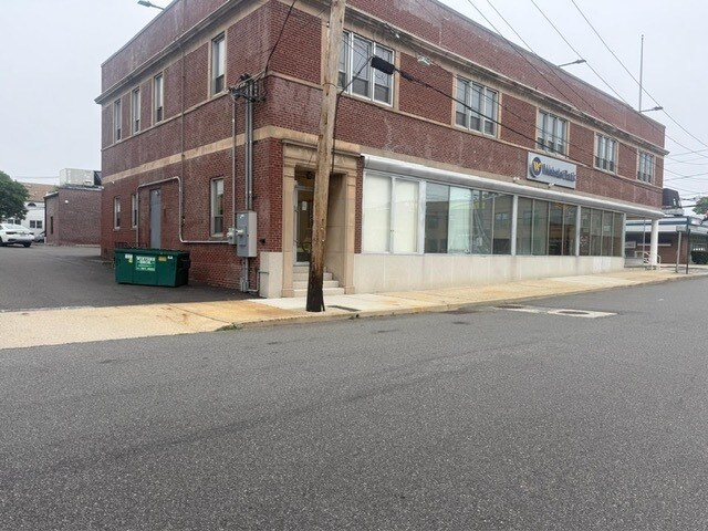 120 S Franklin Ave, Valley Stream, NY à louer Photo du bâtiment- Image 1 de 2