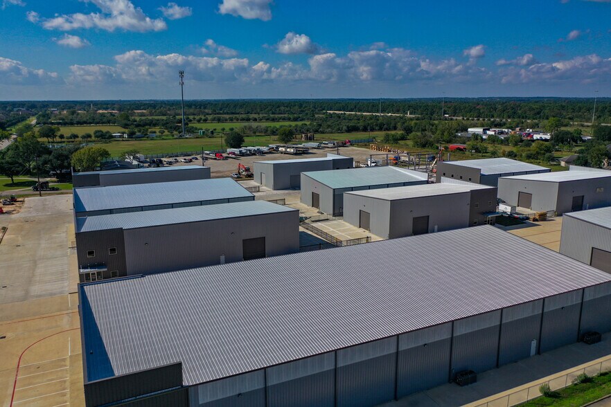 15040 Boudreaux Rd, Tomball, TX à vendre - Photo du bâtiment - Image 2 de 3