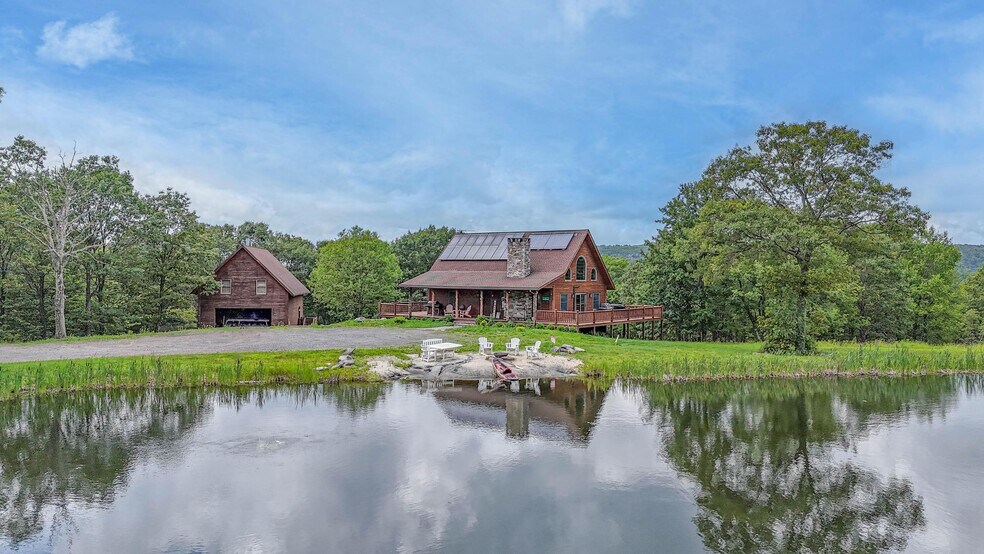 1 Green Mountain Pl, Roaring Brook Twp, PA à vendre - Photo du bâtiment - Image 2 de 35