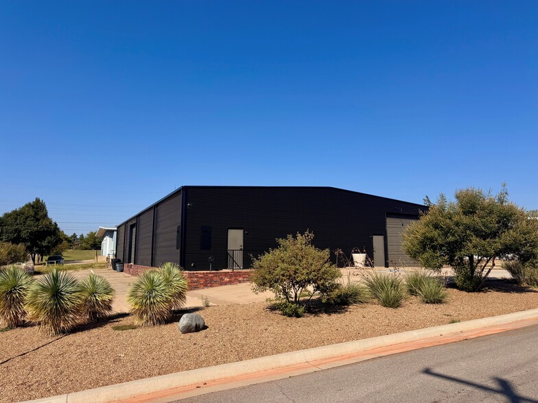 6500 N Shartel Ave, Oklahoma City, OK for lease - Building Photo - Image 2 of 2
