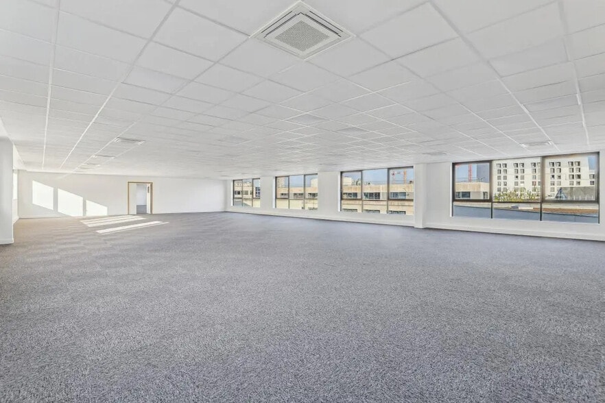 6 Rue Olof Palme, Clichy for lease - Interior Photo - Image 3 of 8