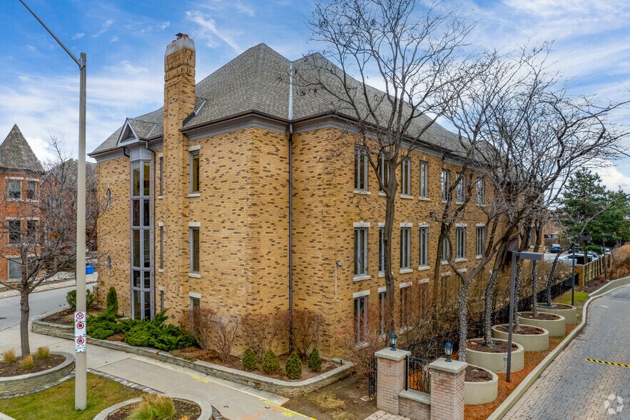 4255 Sherwoodtowne Blvd, Mississauga, ON à louer - Photo du bâtiment - Image 2 de 5