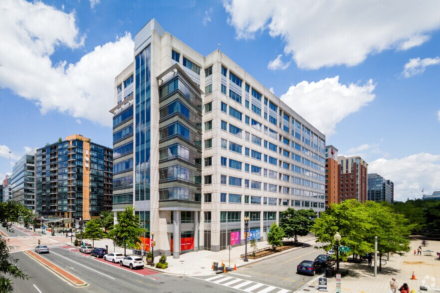 1100 New Jersey Ave SE, Washington, DC à louer - Photo du bâtiment - Image 2 de 12