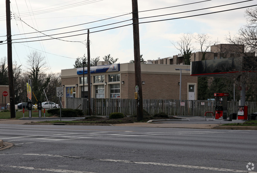 5401 Marlboro Pike, District Heights, MD à louer - Photo principale - Image 1 de 3