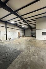 10 Collins Industrial Pl, Maumelle, AR for lease Interior Photo- Image 1 of 11