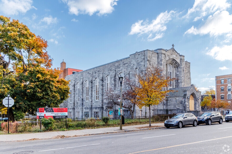 5220 Rue Sherbrooke O, Montréal, QC à vendre - Photo du bâtiment - Image 3 de 3