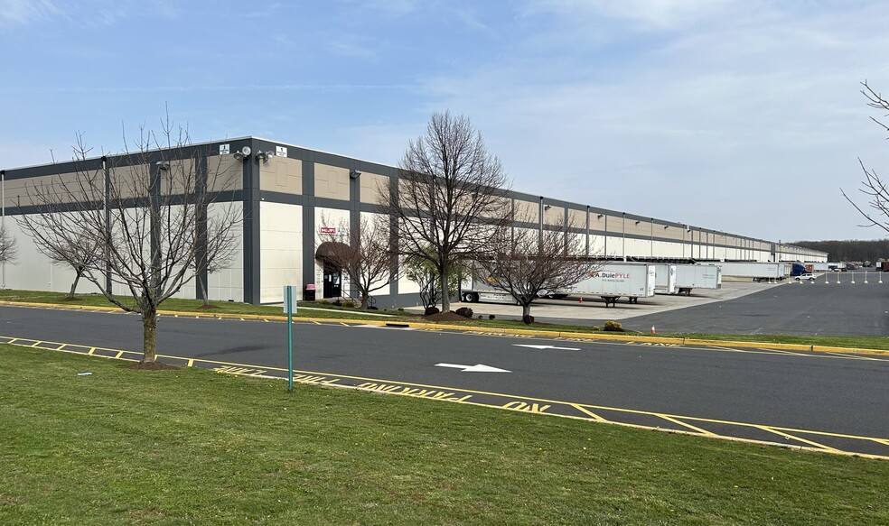 1 Industrial Rd, Dayton, NJ for lease - Building Photo - Image 1 of 2