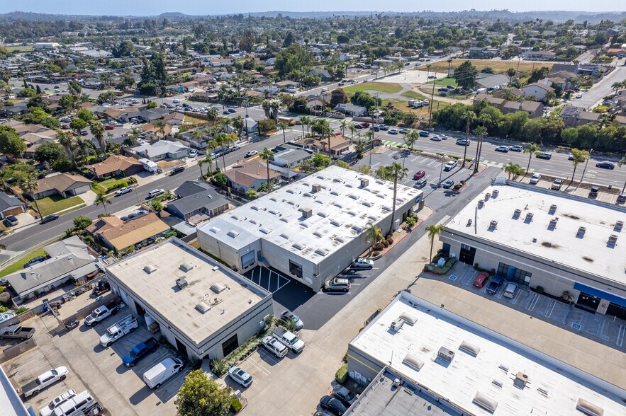 1120 N Melrose Dr, Vista, CA à vendre - Photo du bâtiment - Image 3 de 10