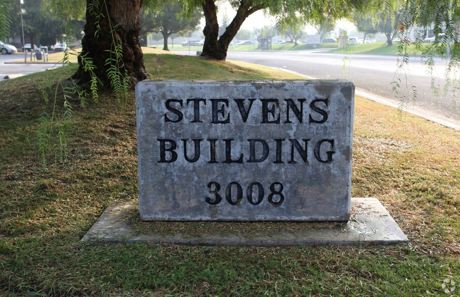 3008 Sillect Ave, Bakersfield, CA for sale - Building Photo - Image 2 of 38