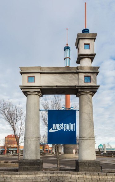 17539-17558 Stony Plain Rd NW, Edmonton, AB à vendre - Autre - Image 1 de 1