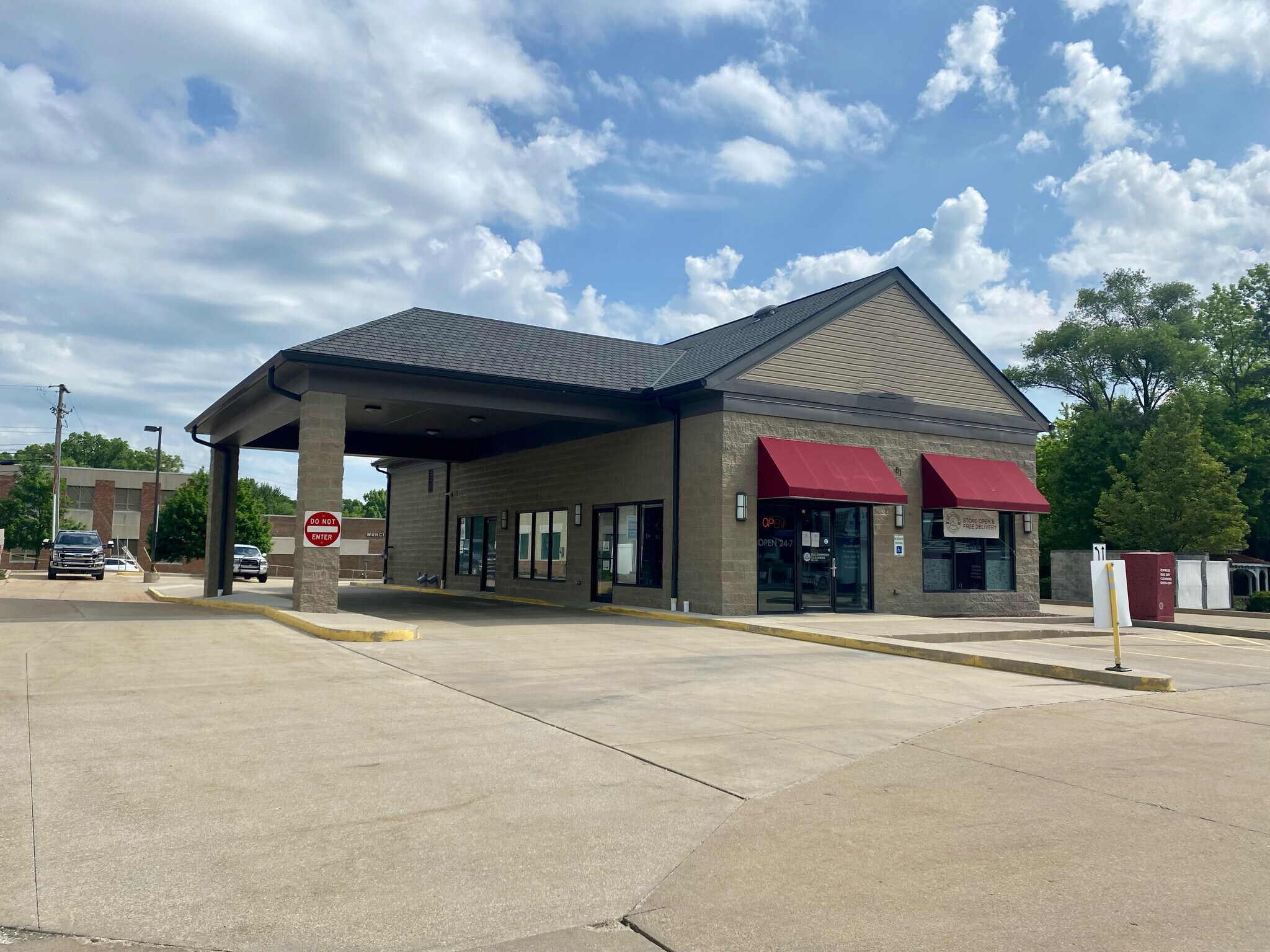 81 E Aurora Rd, Northfield, OH for lease Building Photo- Image 1 of 2