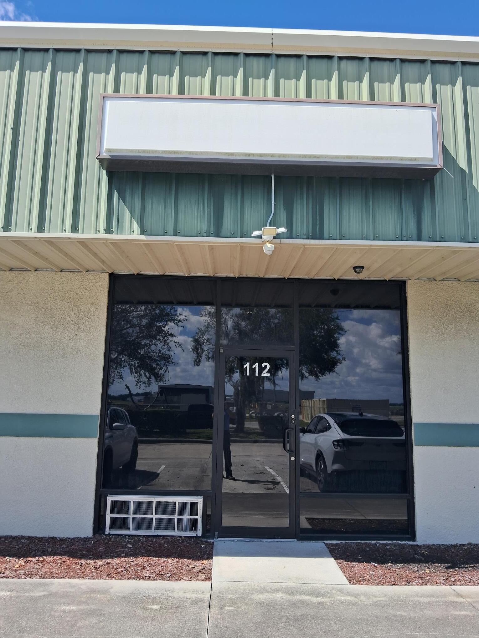 100-112 Airport Ln, Kissimmee, FL for lease Interior Photo- Image 1 of 2
