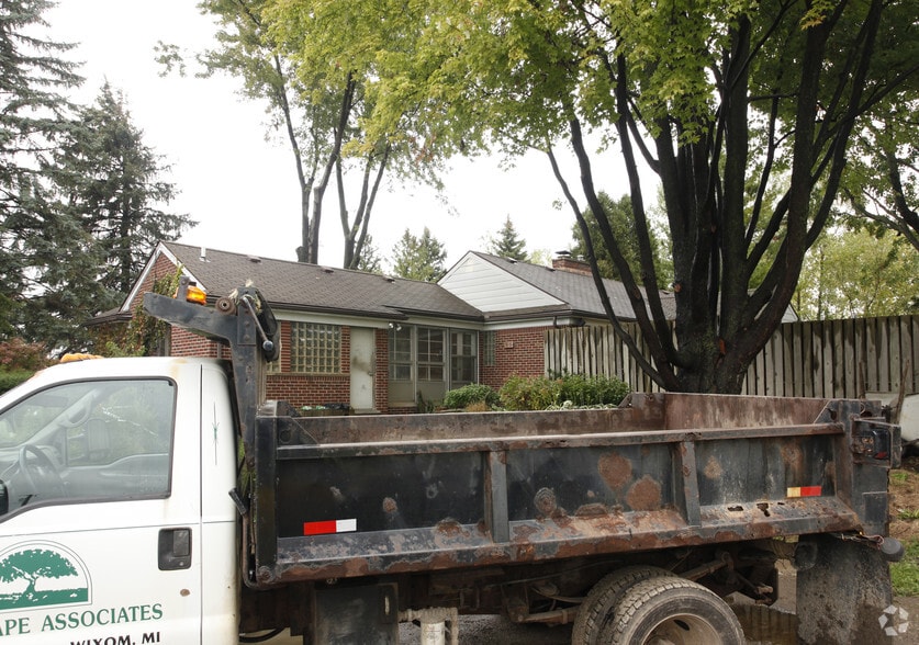 48197 West Rd, Wixom, MI à vendre - Photo du bâtiment - Image 2 de 2