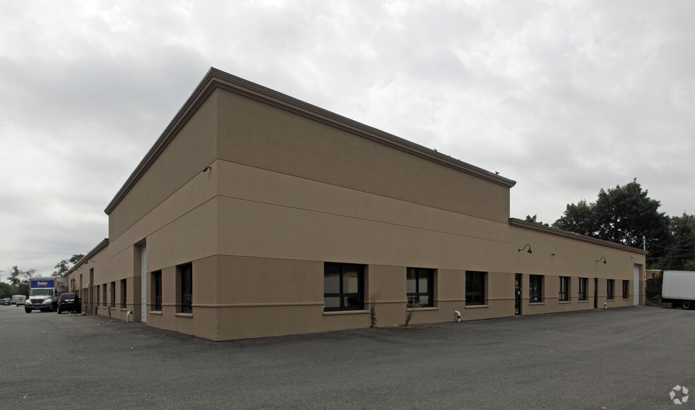 Industrial in Farmingdale, NY for sale - Primary Photo - Image 1 of 1