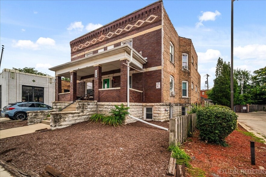 112-114 N Center St, Joliet, IL for sale - Building Photo - Image 2 of 30