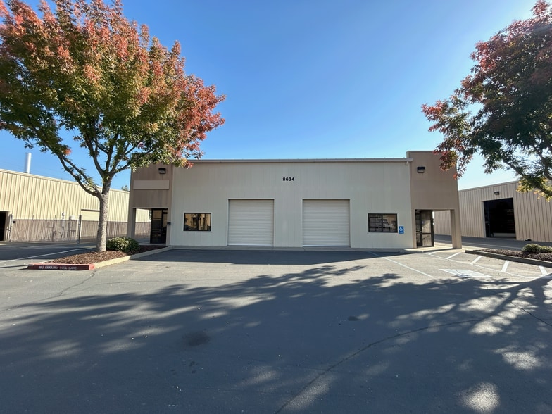 8634 Elder Creek Rd, Sacramento, CA à louer - Photo du bâtiment - Image 2 de 3