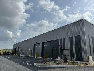 Plus de détails pour Local d'activités à louer