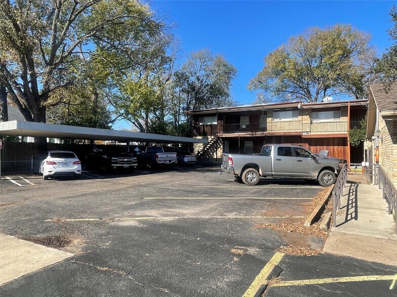 322 S Waco St, Weatherford, TX à vendre - Photo du bâtiment - Image 2 de 19