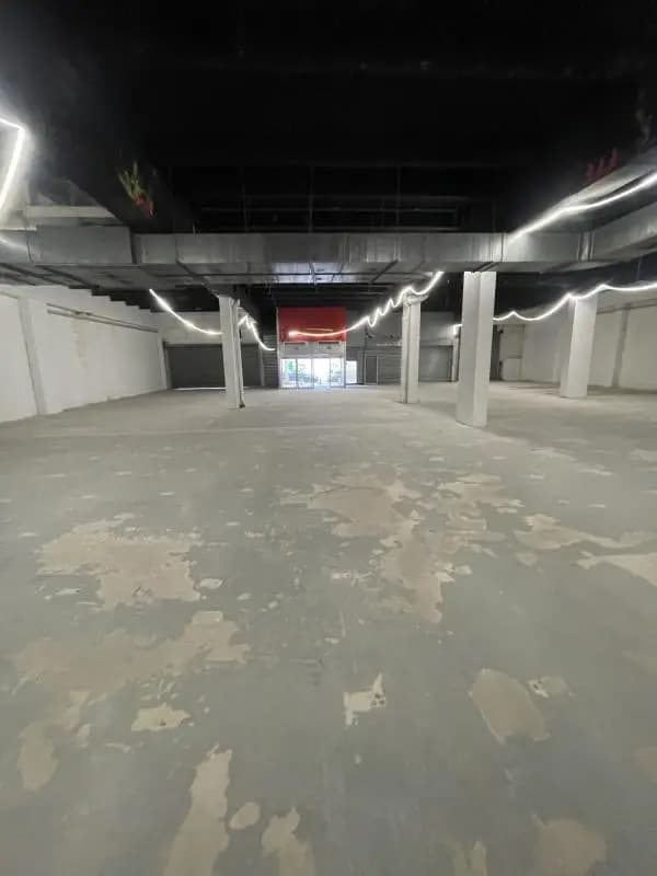 Retail in Asnières-sur-Seine for lease Building Photo- Image 1 of 14