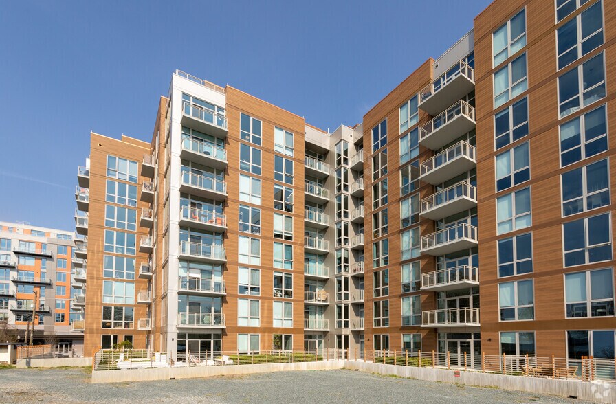 88 V St SW, Washington, DC à louer - Photo du bâtiment - Image 3 de 10