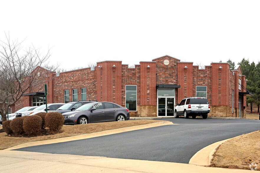 3887 N Crossover Rd, Fayetteville, AR for lease - Building Photo - Image 1 of 12