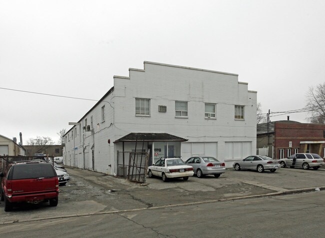 Plus de détails pour 3 Parnell Ave, Toronto, ON - Industriel à louer