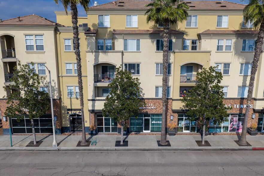 229 E Commonwealth Ave, Fullerton, CA à louer - Photo du bâtiment - Image 3 de 10