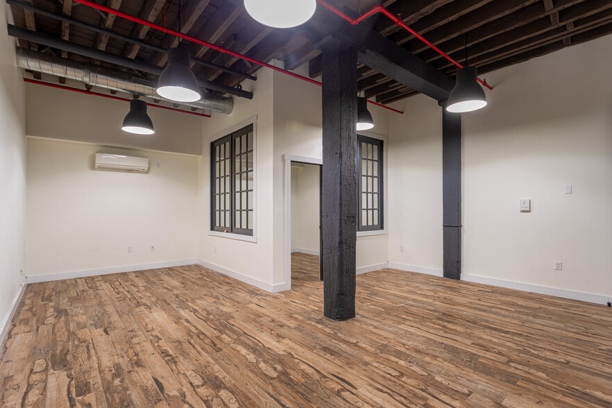 51-69 9th St, Brooklyn, NY for lease - Interior Photo - Image 2 of 8
