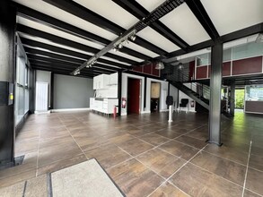 Office in Ivry-sur-Seine for lease Interior Photo- Image 1 of 7