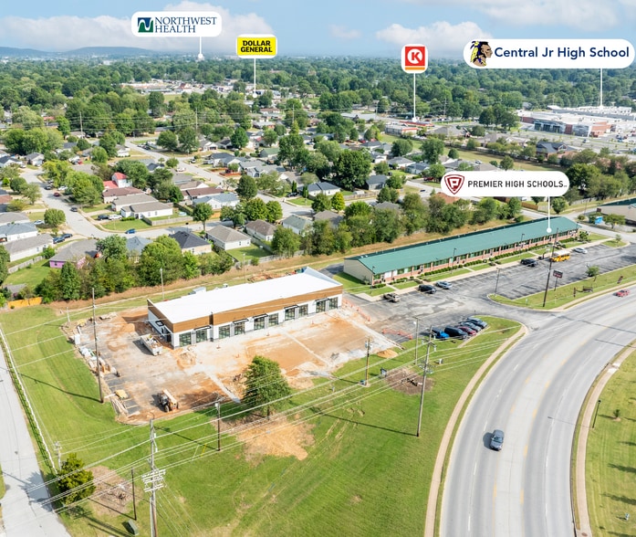 845 White Rd, Springdale, AR à louer - Photo du bâtiment - Image 2 de 6