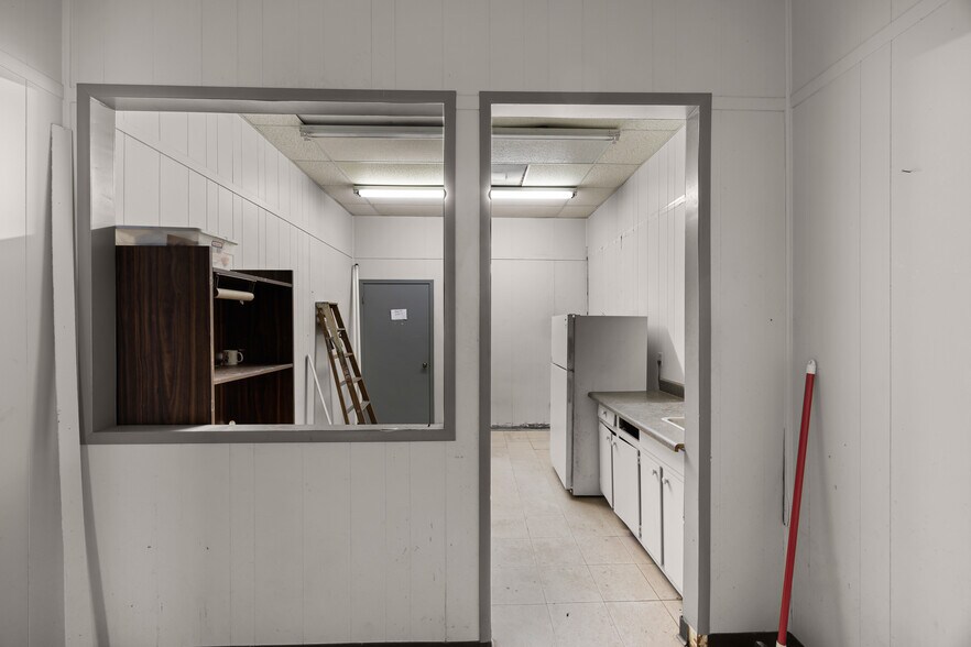 2058 Hollywood Dr, Jackson, TN à vendre - Photo intérieure - Image 2 de 25