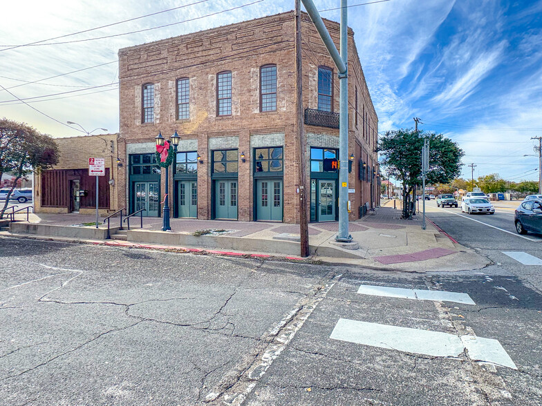 100 W Corsicana St, Athens, TX for lease - Building Photo - Image 2 of 48