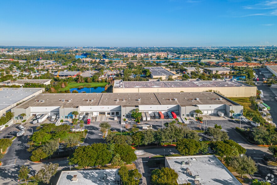 2101-2131 Park Central Blvd N, Pompano Beach, FL à louer - Aérien - Image 2 de 6