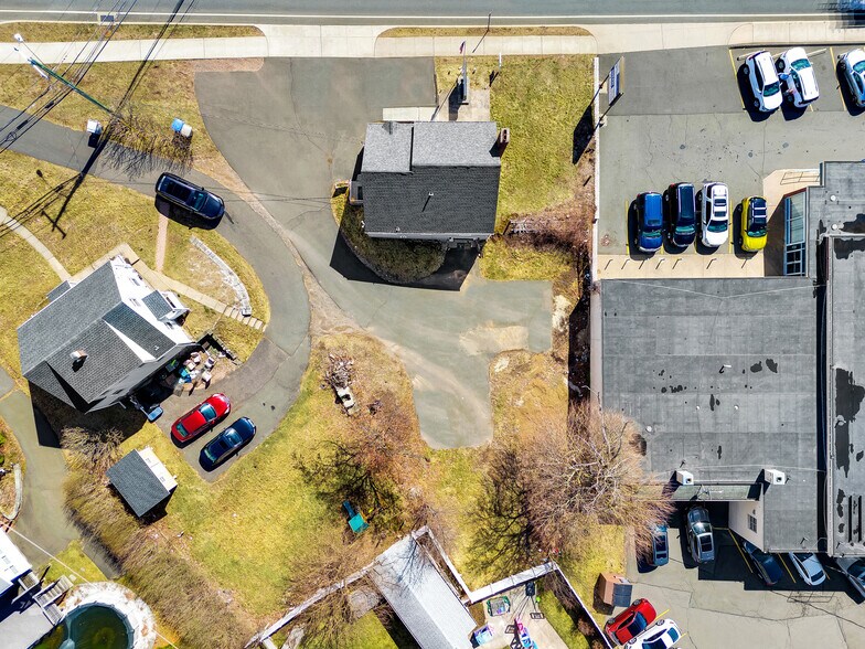 941 Farmington Ave, Bristol, CT à vendre - Photo du bâtiment - Image 3 de 24