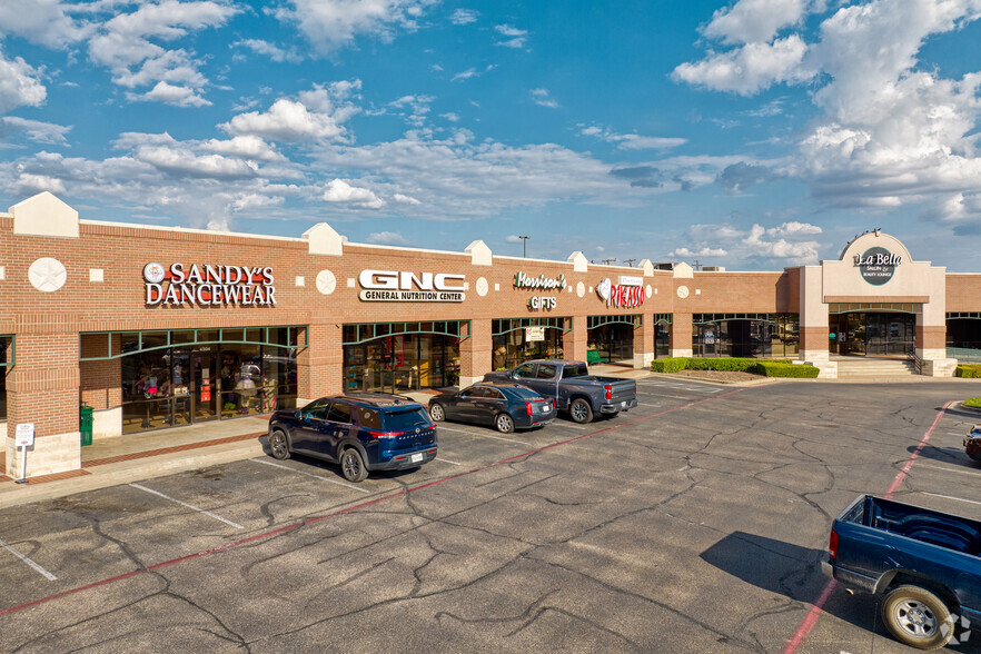 4300-4324 W Waco Dr, Waco, TX for lease - Building Photo - Image 3 of 7