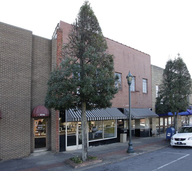 More details for 223 S Battleground Ave, Kings Mountain, NC - Retail for Lease