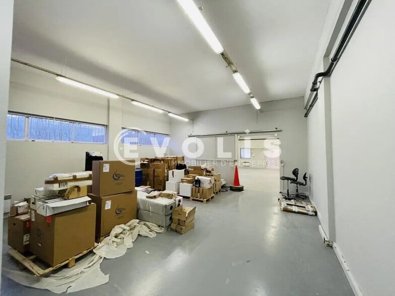 Flex in Noisy-le-Grand for lease - Interior Photo - Image 1 of 2