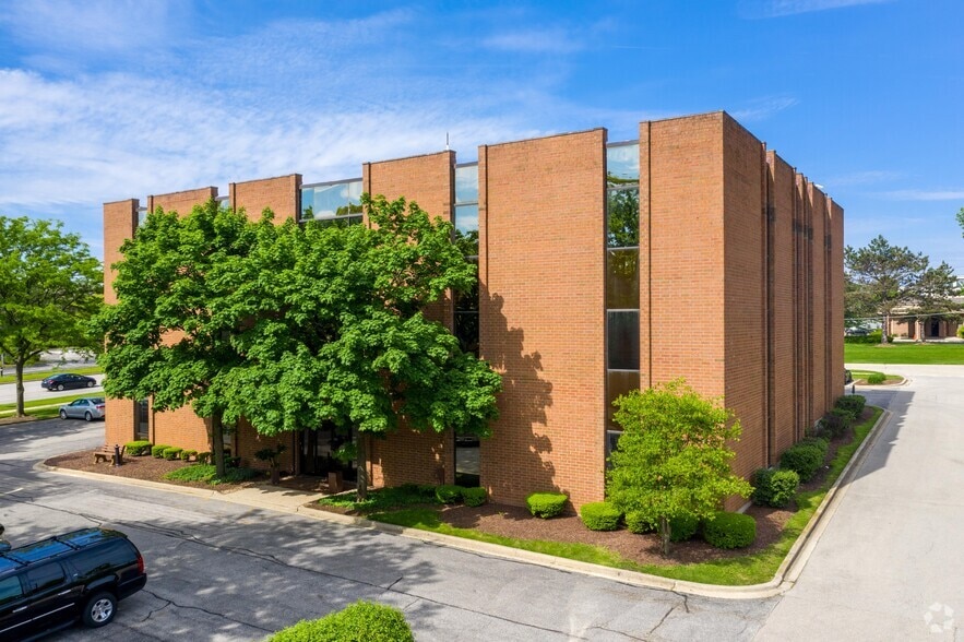 3060 Ogden Ave, Lisle, IL for sale - Primary Photo - Image 1 of 15