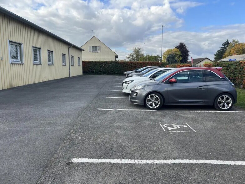 Industrial in Cormontreuil for lease - Building Photo - Image 2 of 8