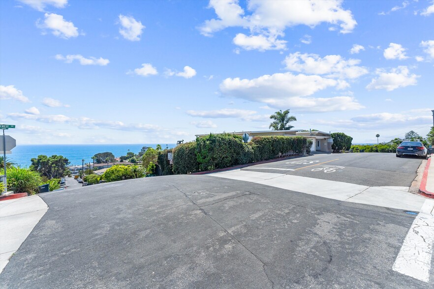 1425 Hillcrest Dr, Laguna Beach, CA for sale - Primary Photo - Image 2 of 64