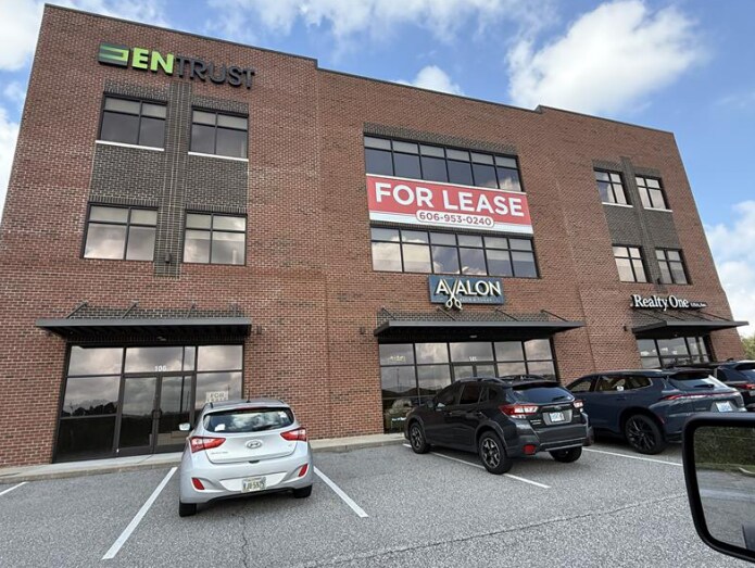 8308 Lake Bonita Rd, Catlettsburg, KY à vendre - Photo du bâtiment - Image 2 de 3